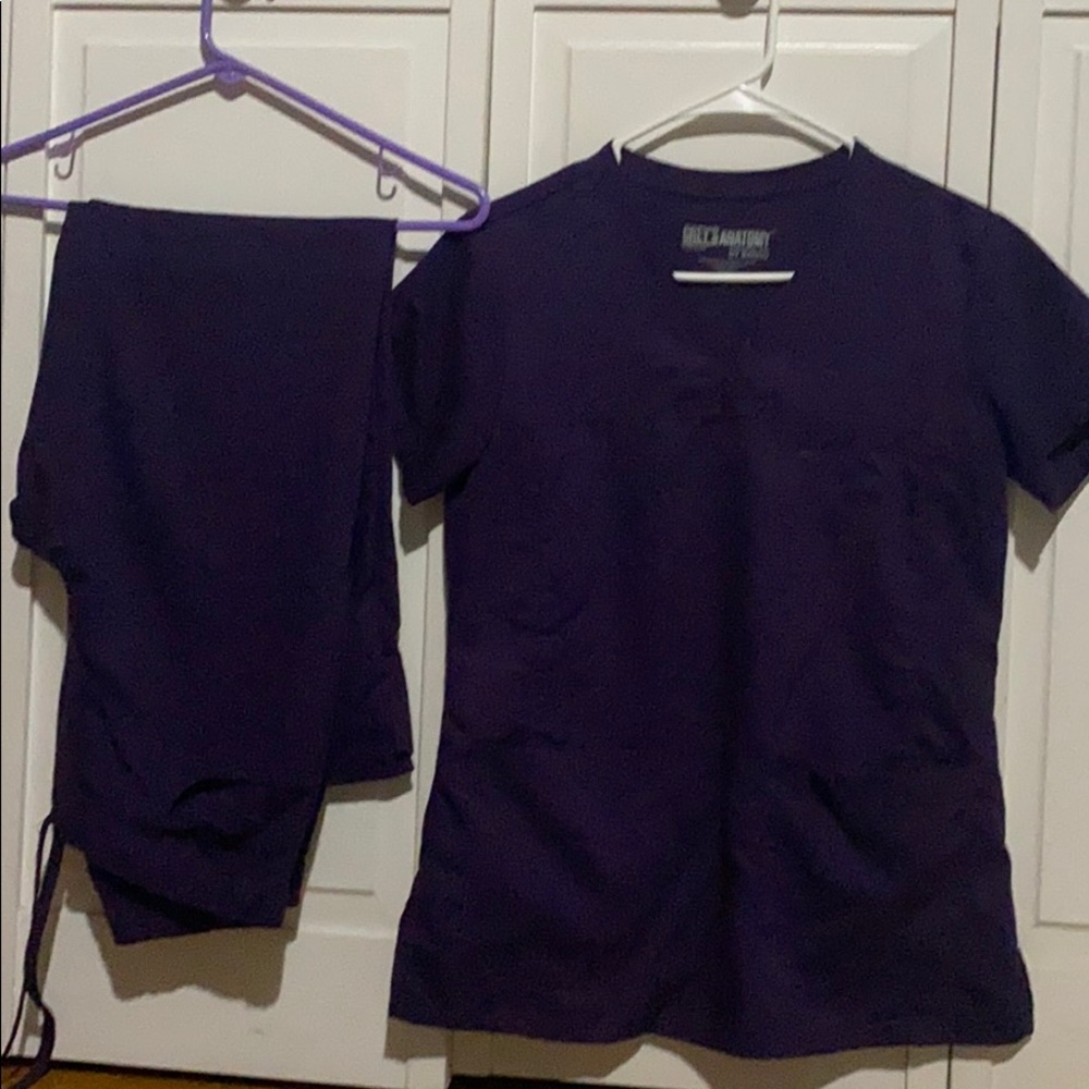 Greys anatomy plum scrubs